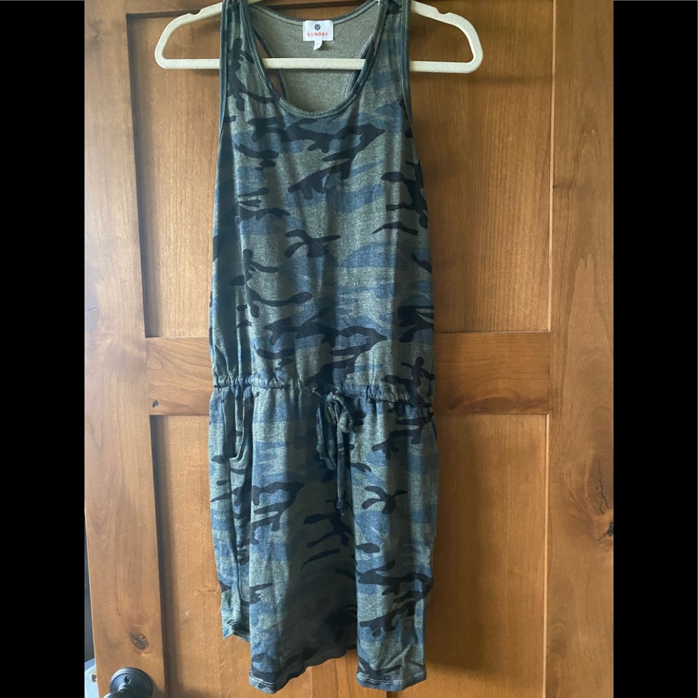 SUNDRY ❤️ EUC Weekender Dress with pockets